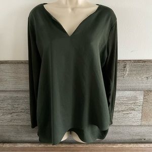 Soft Surroundings Dark Green Silky Ribbed Split Neck Shirt Top Size Medium (F1)